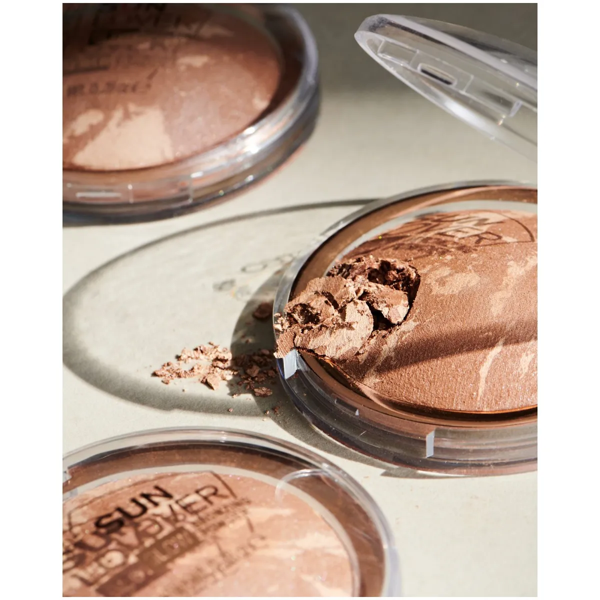 Pudra bronzanta Sun Lover Glow Bronzing Powder 010 - Sun-kissed Bronze, 8g, Catrice 