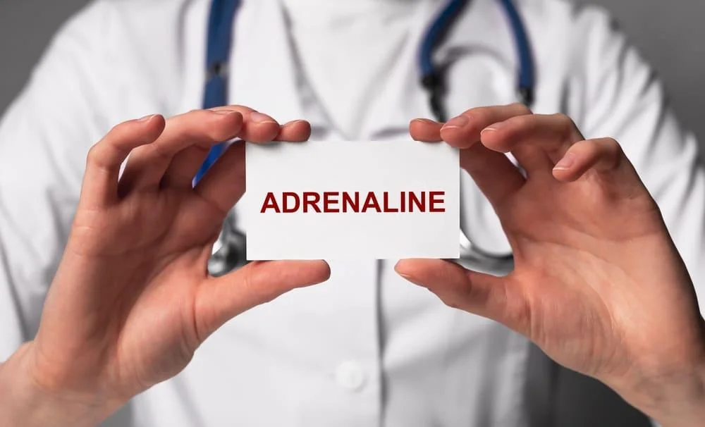 Adrenalina: ce este si ce rol are pentru organism?