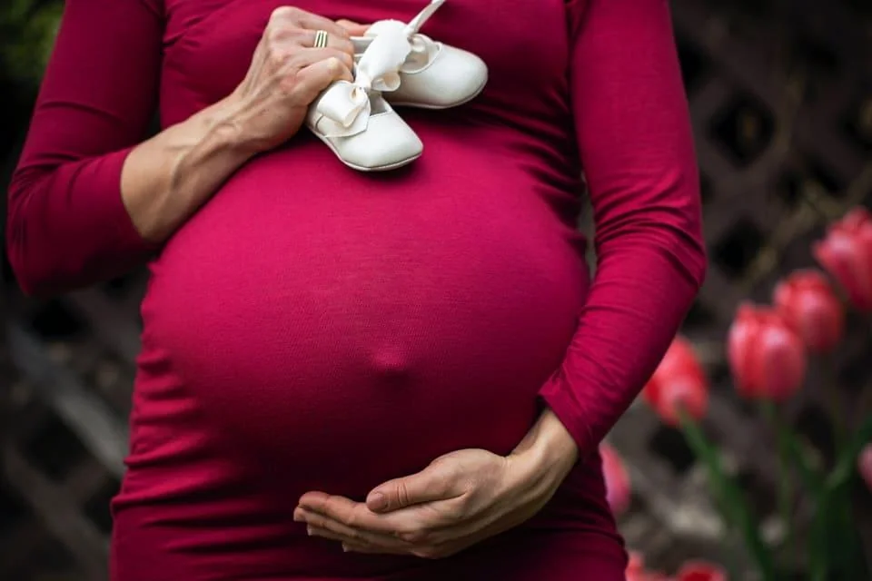 Menstruatie peste sarcina: de ce apare, cand mergi la medic